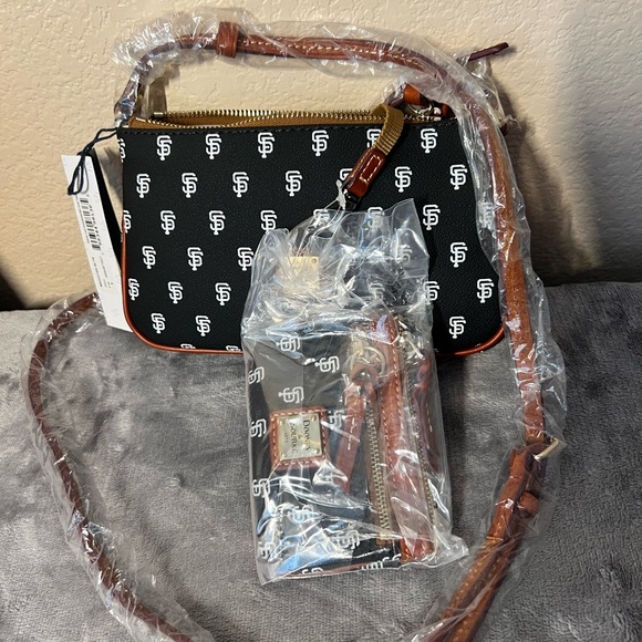 DOONEY & BOURKE / GIANT LEXI CROSSBODY WITH SM COUN CASE - Picture 1 of 6